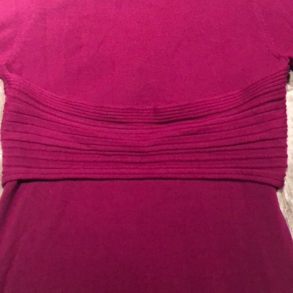 Trina TURK 100% Merino Wool Twist V-Neck Sweater - Picture 4 of 13